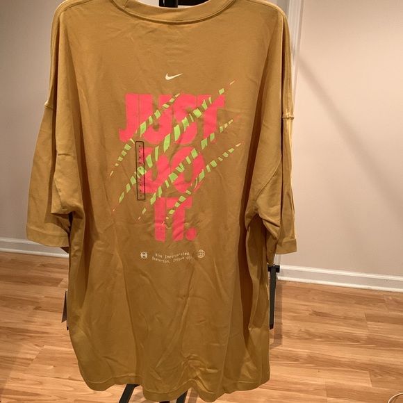 Nike Oversized T-Shirt Size Large - Picture 2 of 3